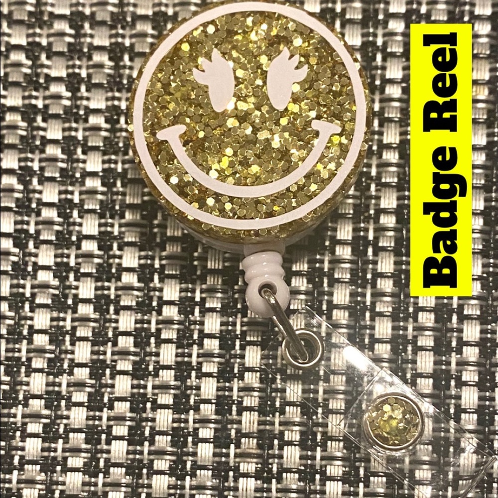 🙂 Gold Smiley Face With Lashes Badge Reel